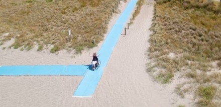 Blue beach mat linking the footpath to the waterfront